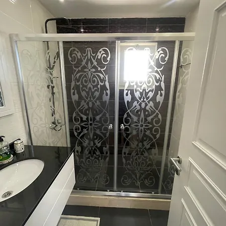 Guenluek Kiralik Tripleks Villa *