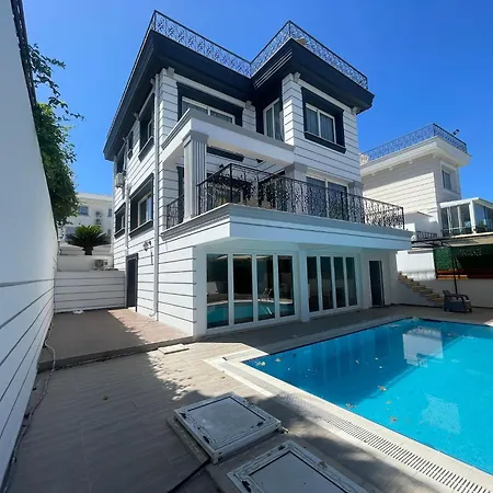 Villa Guenluek Kiralik Tripleks Kyrenia (Northern Cyprus)